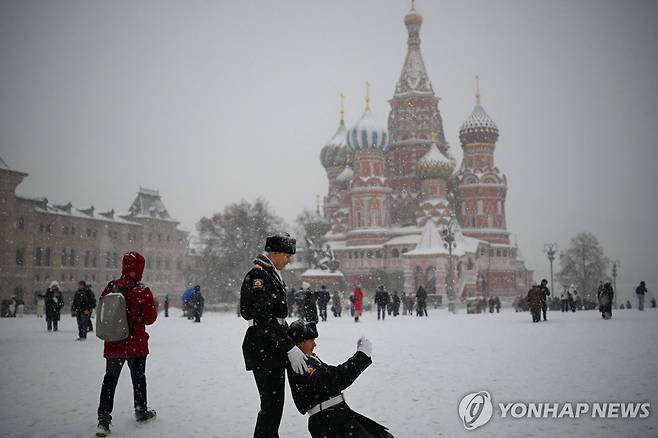 3일 눈 내리는 모스크바 붉은 광장 [AFP=연합뉴스]