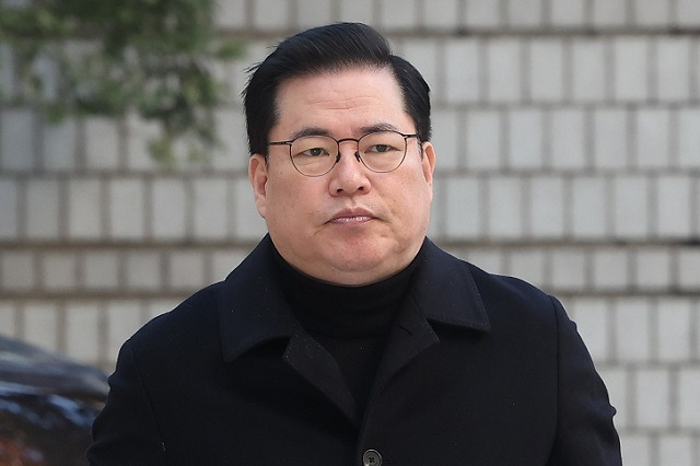 유동규 전 성남도시개발공사 본부장이 지난 4일 오전 서초구 서울중앙지방법원에서 열린 대장동 개발 사업 로비·특혜 의혹 관련 1심 속행 공판에 출석하고 있다. 연합뉴스