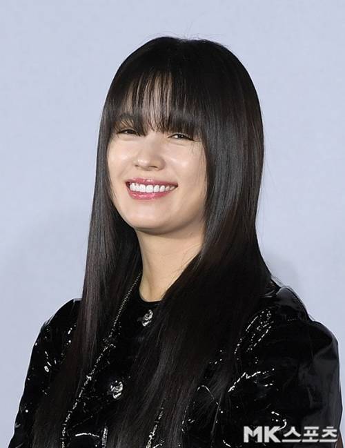 배우 한효주가 풀뱅 헤어스타일로 시크한 매력을 보였다. 사진 = 천정환 기자