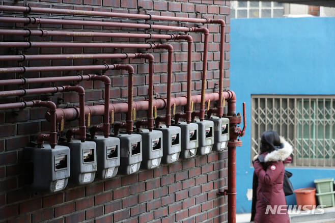 [서울=뉴시스] 지난 2월14일 오전 서울 시내 한 주택가에 도시가스 계량기가 설치돼 있다.