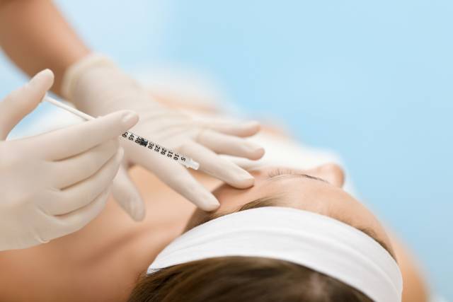 미용시술로 선호되는 보툴리눔톡신 관련 규제가 강화되고 안전한 사용문화가 조성돼야 한다는 전문가 제언이 나왔다. 이미지투데이