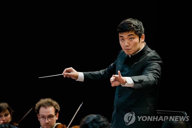 지휘자 윤한결 [크레디아 제공. 재판매 및 DB 금지]