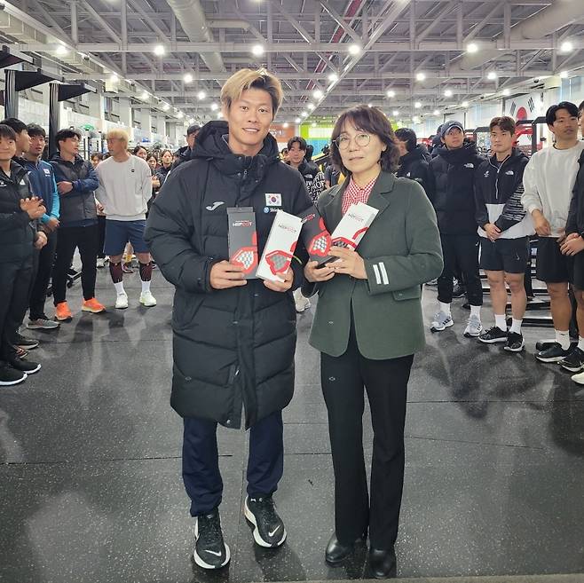 하키 남자 국가대표 주장 이남용(왼쪽)과 신정희 부회장 [대한하키협회 제공. 재판매 및 DB 금지]