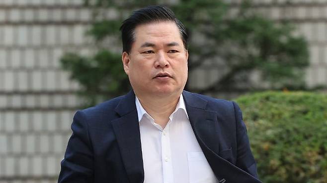 유동규 전 성남도시개발공사 본부장이 지난달 6일 오전 서초구 서울중앙지방법원에서 열린 대장동 개발 사업 로비·특혜 의혹 관련 1심 속행 공판에 출석하고 있다.ⓒ연합뉴스