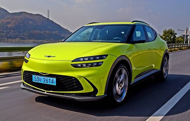 제네시스 GV60 주행 [사진출처=제네시스]