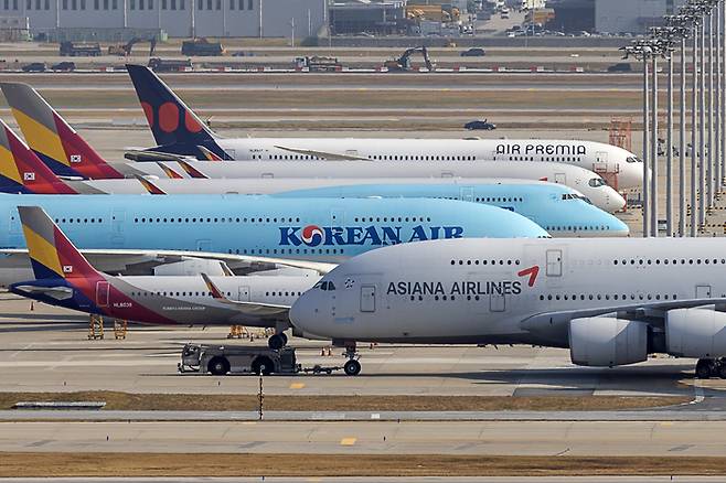 지난달 2일 인천공항 전망대에서 바라본 인천국제공항 계류장 모습. [사진 = 연합뉴스]