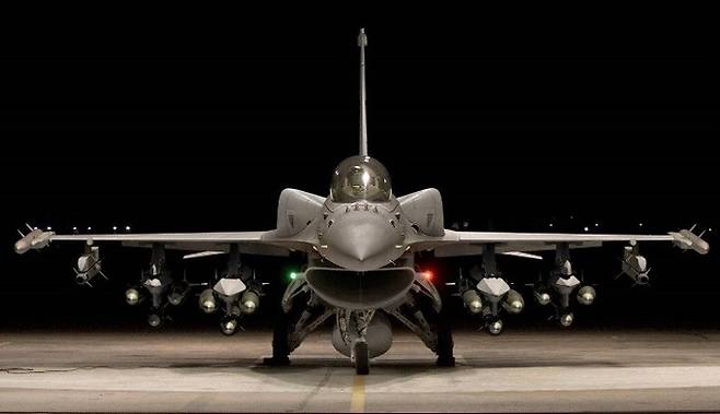 튀르키예가 도입하고 싶어하는 미국산&nbsp;F-16V 전투기. 앞서 미 행정부는&nbsp;튀르키예에&nbsp;F-16V 전투기를 수출하기로 했으나 의회의 반대로 차일피일 지연되고 있다. 세계일보 자료사진