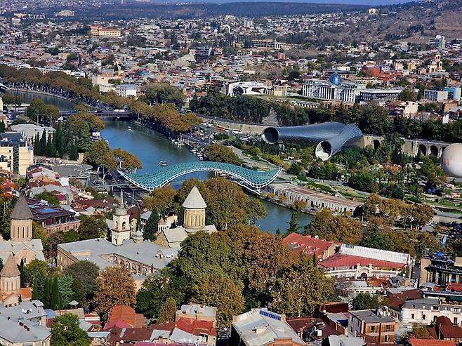 솔롤라키 언덕에서 본 트빌리시 전경.