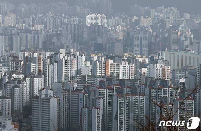 이날 오후 서울 남산타워에서 바라본 아파트. 2023.12.7/뉴스1 ⓒ News1 김민지 기자