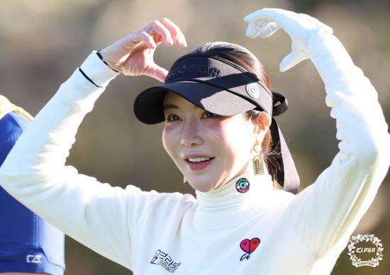 오랜 공백을 깨고 5년 만에 필드로 돌아오는 안신애는 "골프 인생의 화려한 마침표를 찍고 싶다"고 했다.