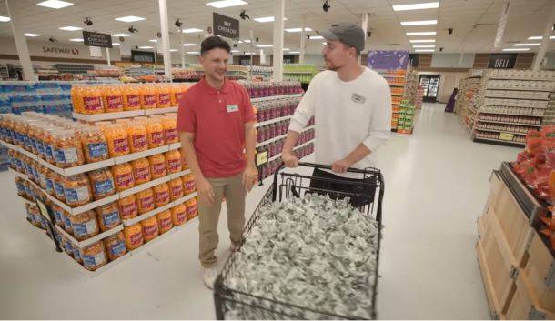 대형마트에 갇히는 생존 프로젝트를 진행하는 미스터비스트. [사진=유튜브 '미스터비스트' 갈무리]