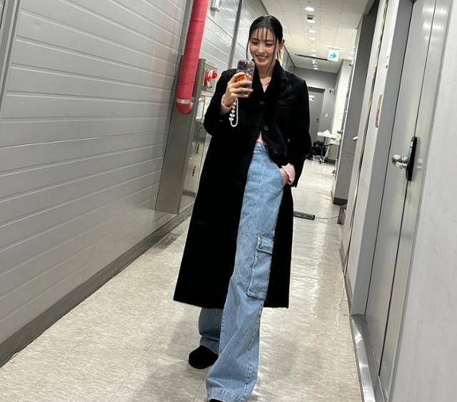 배우 이다희가 깔끔한 팬츠 스타일링으로 따라하고 싶은 패션을 선보였다. 이다희 SNS