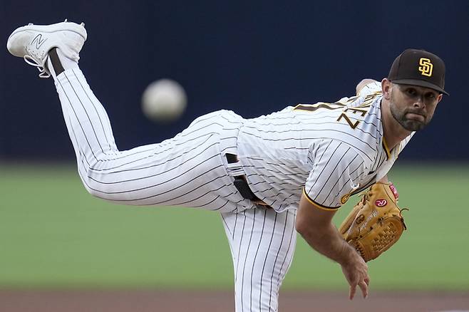 샌디에이고 파드리스에서 선발과 불펜을 오간 닉 마르티네스는 옵트아웃으로 FA가 돼 신시내티 레즈와 2년 2400만 달러 연봉을 보장받았다. AP연합뉴스