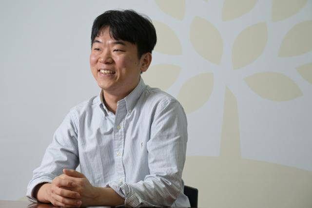 7일 서울 종로구 아름다운재단 사무실에서 팟캐스트 '열여덟 어른이 살아간다'를 운영 중인 신선씨가 인터뷰를 하고 있다. 그는 24세 때 아동양육시설에서 나와 자립했다. 윤서영 인턴기자