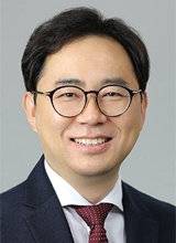 홍석철 대통령 직속 저출산고령사회위원회 상임위원(서울대 경제학부 교수)