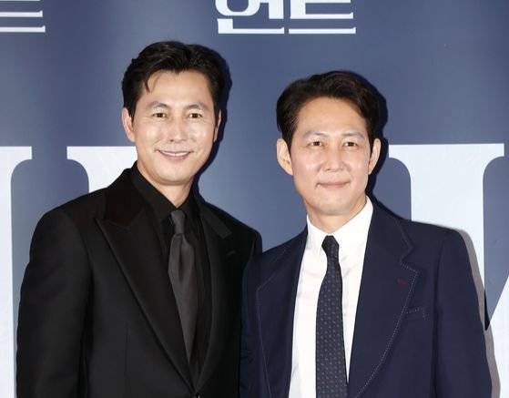 배우 이정재(오른쪽)과 정우성. 연합뉴스