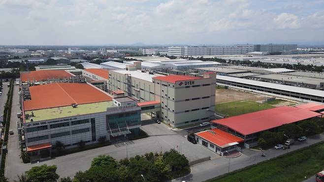 탑런토탈솔루션 베트남 법인 전경. 바로 뒤에 LG디스플레이와 LG전자 공장이 눈에 띈다. / 사진=탑런토탈솔루션