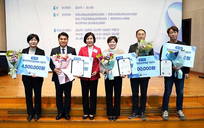 [부산=뉴시스] 신라대학교는 수탁 운영 중인 부산시일시청소년쉼터(고정형)가 제19회 청소년푸른성장대상 시상식에서 여성가족부장관상을 수상했다고 11일 밝혔다. (사진=신라대 제공) *재판매 및 DB 금지