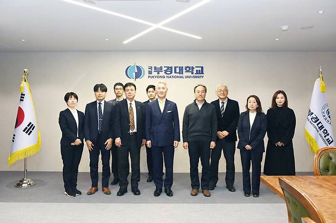 [부산=뉴시스] 국립부경대학교는 최근 일본 도쿄해양대학교와 국제교류 강화를 논의했다고 11일 밝혔다. (사진=부경대 제공) *재판매 및 DB 금지