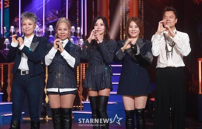 (왼쪽부터) 골든걸스 이은미, 인순이, 박미경, 신효범, 작곡가 박진영 /사진=이동훈 기자