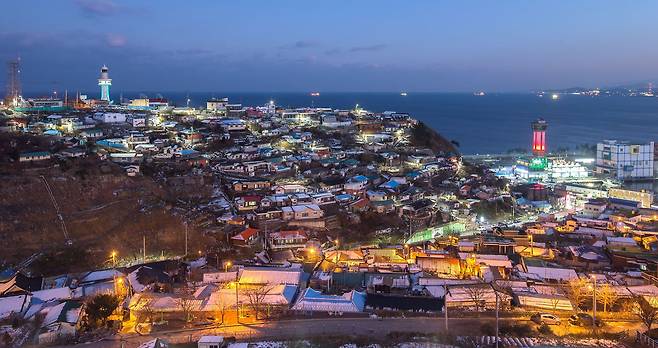 겨울 묵호항 설경 야경