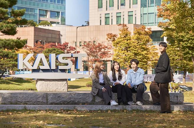 KAIST가 학부와 석박사 통합과정을 연계한 프로그램을 추진한다./KAIST