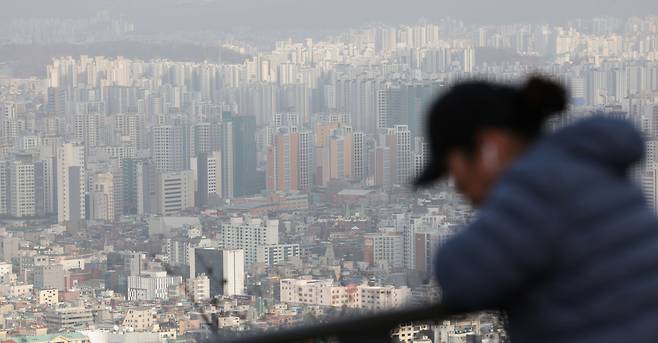 서울 남산에서 바라본 시내 아파트 단지 모습 [연합]