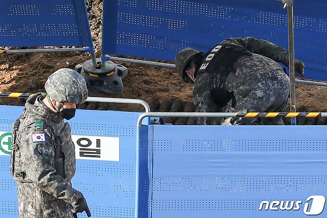 군 폭발물 처리반 <자료사진> (사진은 기사 내용과 무관함) / 뉴스1 ⓒ News1 이승배 기자