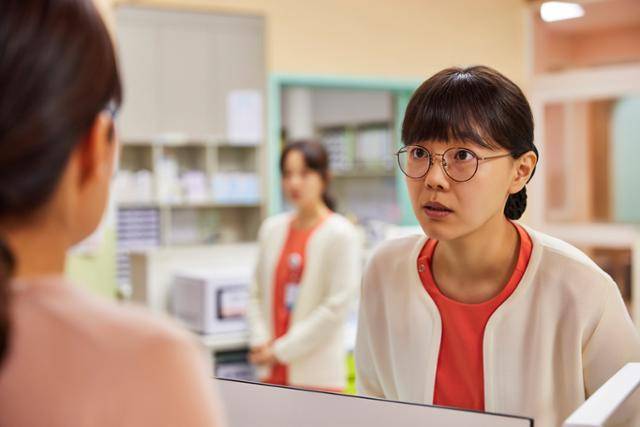 드라마 '정신병동에도 아침이 와요'에서 고참 간호사 수연을 연기한 이상희. 간호사 출신인 그는 "그간 드라마와 영화에서 간호사를 주체적으로 다룬 작품이 없어서 이 작품이 반가웠다"고 말했다. 넷플릭스 제공