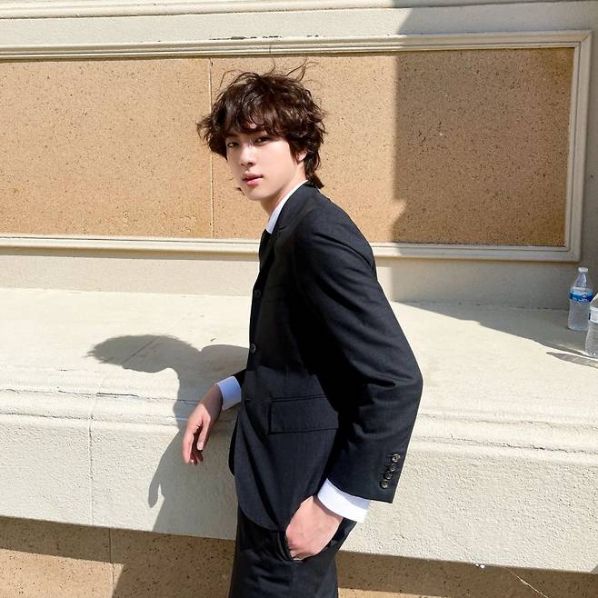 "조심히 다녀와 내새끼들~" 방탄소년단 진, 휴가 내고 입대 멤버들 배웅..실트 1위