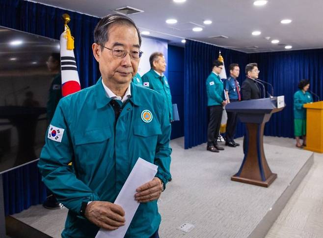 한덕수 국무총리가 지난 8월23일 서울 종로구 정부서울청사에서 '이상동기 범죄' 재발 방지를 위한 담화문 발표를 마친 뒤 회견장을 떠나고 있다. [사진=연합뉴스]