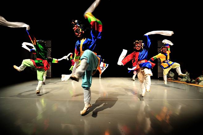 ‘봉산탈춤’의 한 장면. 국립민속박물관 제공