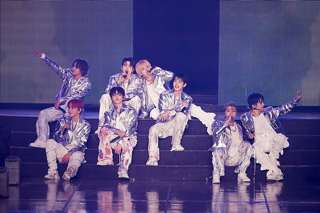 NCT 127은 첫 곡 '펀치'를 시작으로 앙코르곡 '다시 만나는 날'까지 27곡의 무대를 선보였다. SM엔터테인먼트 제공