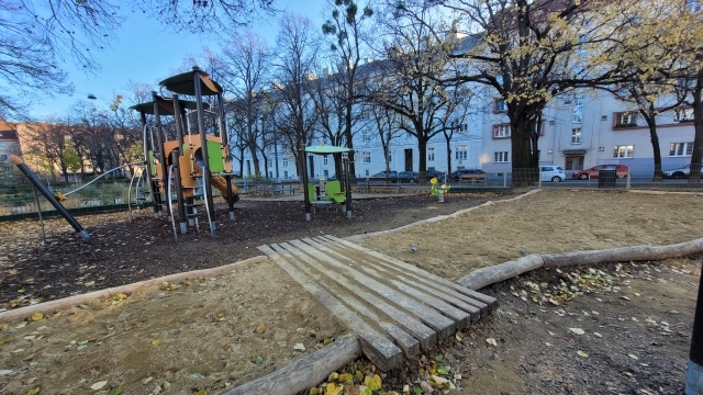 빈시가 추진하는 '100만 유로 프로젝트'에서 아이들의 요청으로 지난해 설치된 클레멘스-크라우스 공원의 놀이 시설.
