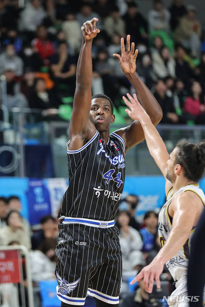 [서울=뉴시스]프로농구 대구 한국가스공사 앤드류 니콜슨 (사진 = KBL 제공)