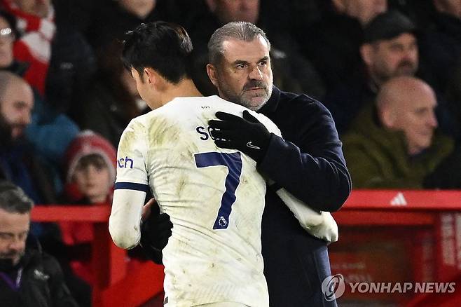 교체되는 손흥민 [AFP=연합뉴스]