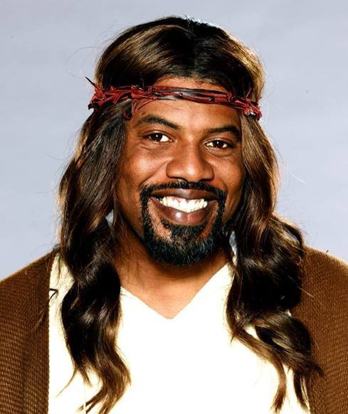 미국에서 지난 2014년부터 2019년까지 시트콤 ‘블랙 지저스’ 속 예수. 스스럼없이 욕설을 내뱉고 담배를 피우는 파격적인 모습으로 미국에서 논란이 됐다. [사진 출처=윌리엄스 스트리트]