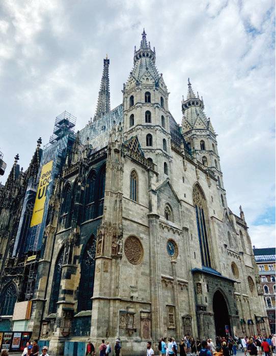 거대한 첨탑이 인상적인 ‘슈테판 대성당’. [박진희 제공]