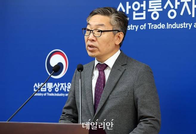 김완기 산업통상자원부 무역투자실장이 지난 1일 세종시 정부세종청사에서 2023년 11월 수출입 동향을 발표하고 있다.ⓒ뉴시스