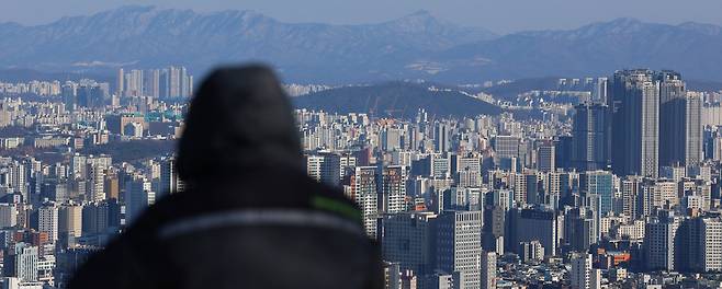 서울 남산에서 바라본 중심가 모습.[연합]