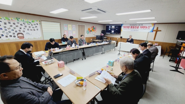 성훈경 북방선교방송 대표가 지난 13일 서울 서초구 남산교회에서 열린 12월 모임에서 '2023년 통일선교 분야 10대 뉴스' 선정과 관련해 발언하고 있다. 기독교통일포럼 제공