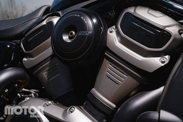 할리 데이비슨 나이트스터 사진 모터매거진 최재혁 기자