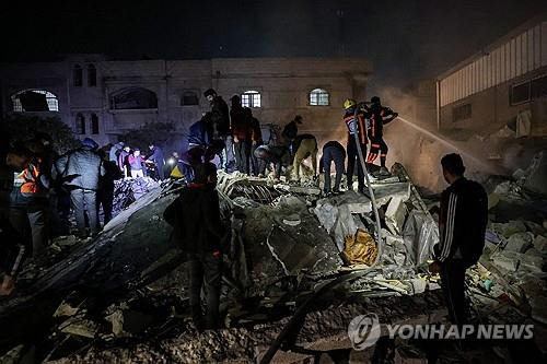 18일 이스라엘 폭격에 잿더미된 주택가 [AFP=연합뉴스 자료사진]