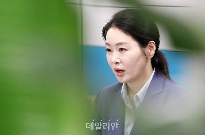 이경 더불어민주당 상근부대변인(당시)이 지난 9월 13일 오후 서울 여의도 더불어민주당 중앙당사에서 데일리안과 인터뷰를 하고 있다. ⓒ데일리안 홍금표 기자