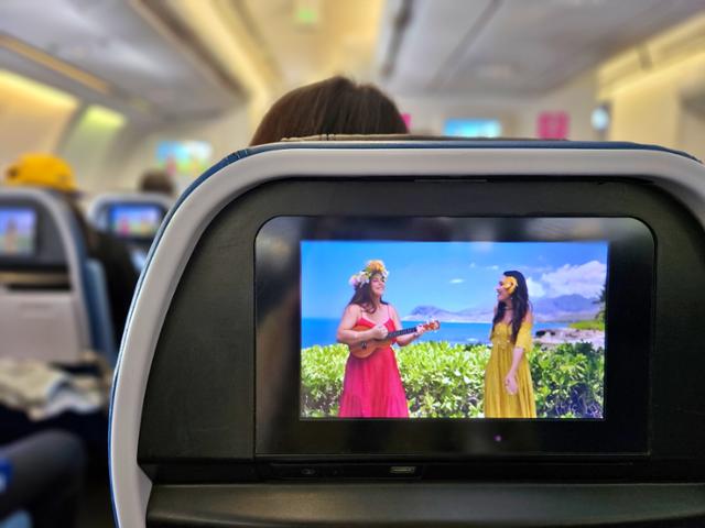 하와이 최대 항공사인 하와이안항공 기내에서 현지 풍광을 배경으로 촬영한 뮤직비디오로 여행의 설렘을 돋운다.