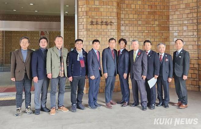 충남도의회 농수산해양위원회는 20일 일본 구마모토현 의회를 방문, 우호 협력 관계를 재확인하고 두 지역의 교류 확대 방안을 논의했다. 충남도의회 제공