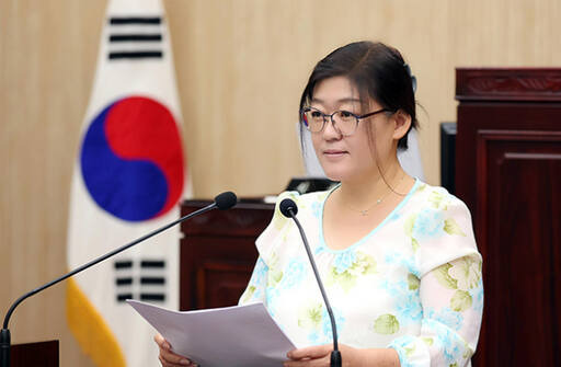 황윤희 안성시의원이 “공공건축물 건설현장에 지역업체들이 참여하지 못해 성장을 가로 막고 있다”고 지적하고 있다. 황윤희 안성시의원 제공