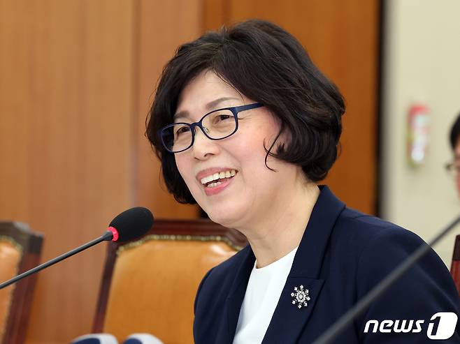 강정애 국가보훈부 장관 후보자가 21일 오전 서울 여의도 국회 정무위원회에서 열린 인사청문회에서 의원 질의에 답하고 있다. 2023.12.21/뉴스1 ⓒ News1 황기선 기자