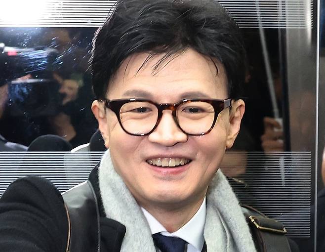 한동훈 법무부 장관이 20일 서울 여의도 국회에서 예산결산특별위원회 전체회의에 참석하기 위해 승강기를 타고 있다. 2023.12.20 /사진=뉴스1