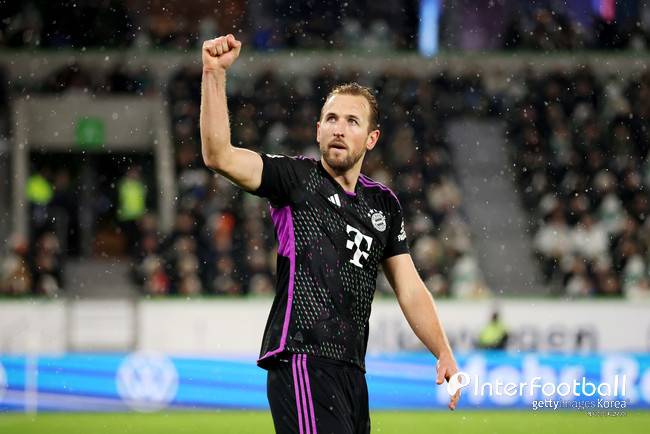사진= 게티 이미지, 바이에른 뮌헨은 볼프스부르크와의 분데스리가 16라운드에서 자말 무시알라, 해리 케인의 득점으로 2-1 승리를 거뒀다. 김민재는 선발 풀타임을 소화하면서 수비 안정화에 힘썼다.